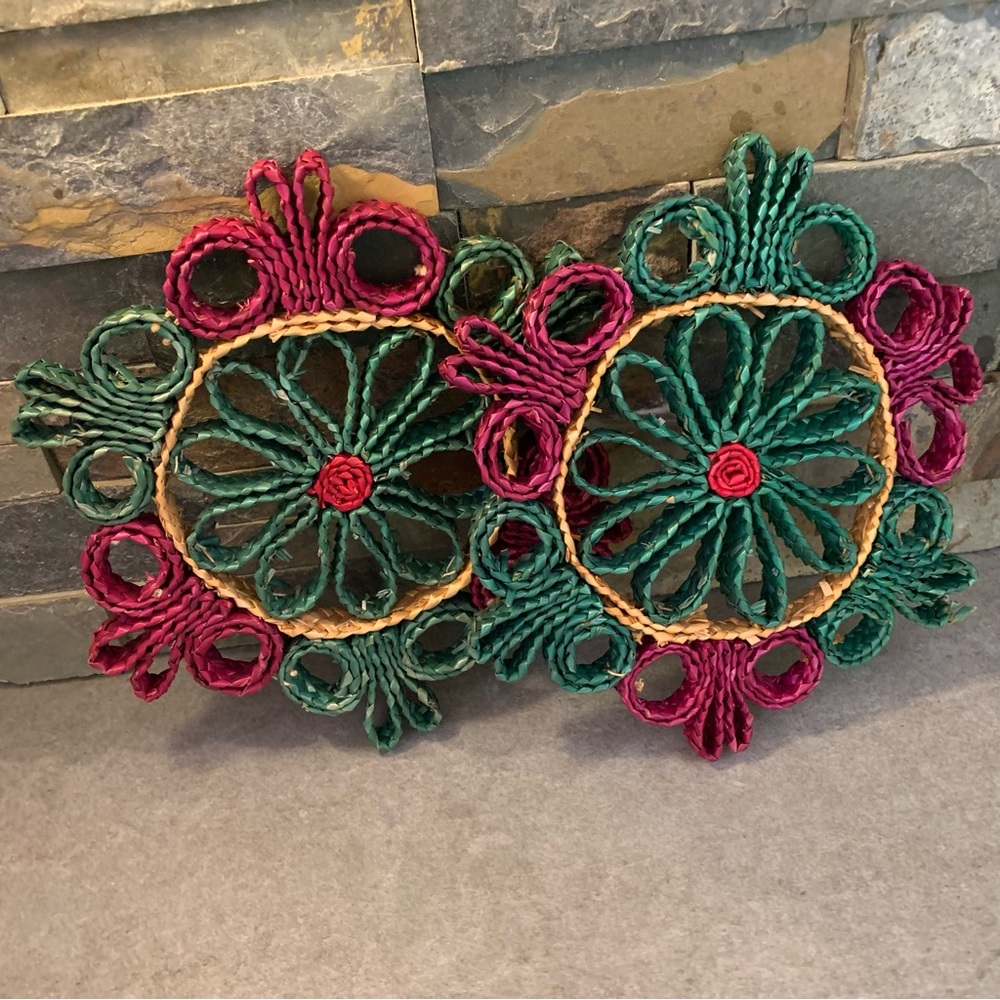 Set Of 2 Colorful Braid Straw Wicker Scalloped Woven Trivet Hot Pad Vintage